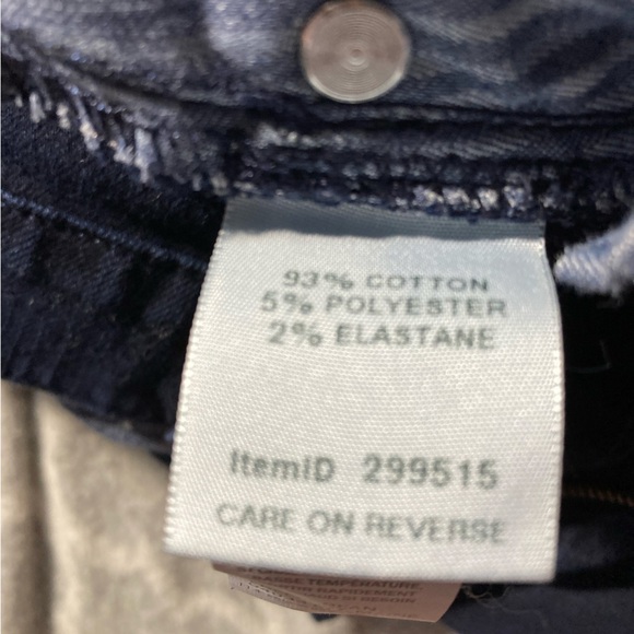 LL Bean dark wash jeans (photos don’t show hard like-new dark) 10 Petite - Picture 10 of 11